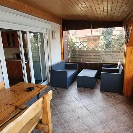 Holiday home Dom Letniskowy Nad Jeziorem-rokitki